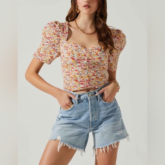 NWOT - ASTR The Label Floral Smocked Sweetheart Neck Puff Sleeve Top - Size L - Picture 3 of 5